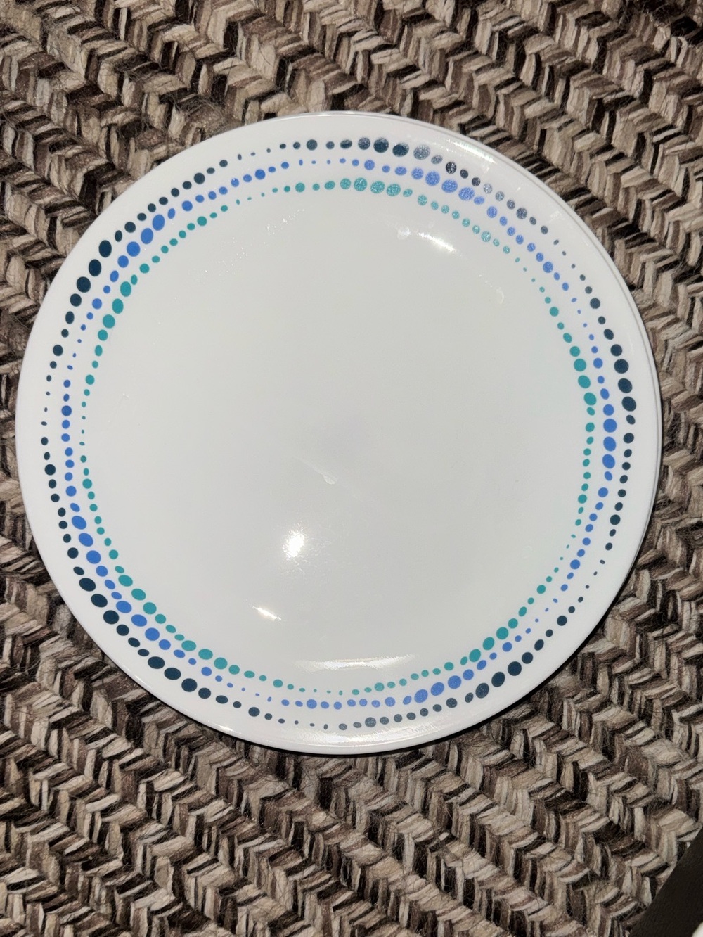 4 Corelle White Dinner Plates with Blue and Teal Dot Ring “Ocean Blues”